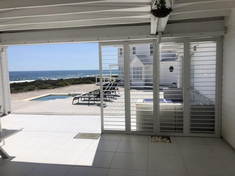Beach-Views-White-Sands-Beach-Villa-Yzerfontein