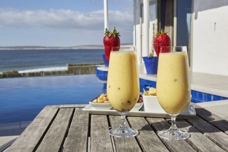 Cocktails-Abalone-Pool-Villas