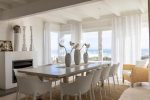 Dining-room-Pearl-Bay-Beach-house-