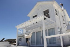 Exterior-Pearl-Bay-Beach-house-
