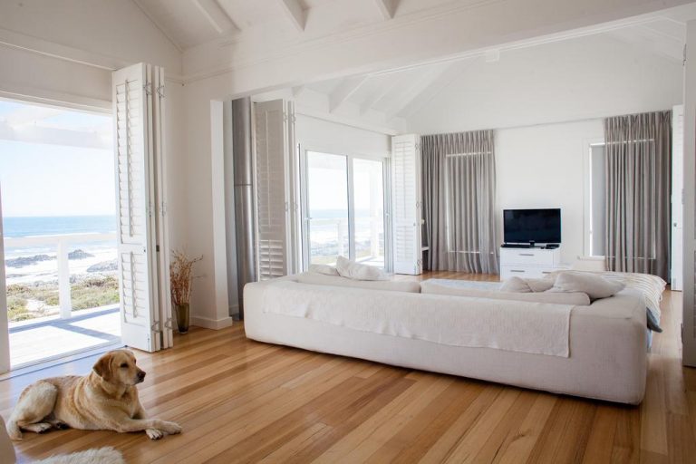 Lounge-at-White-Sands-BeachVilla-Yzerfontein