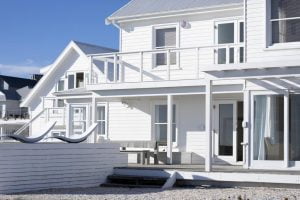 Pearl-Bay-Beach-house-exterior