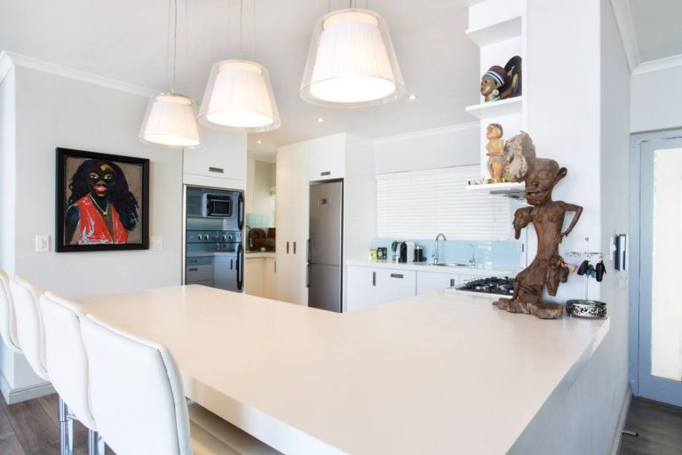 Kitchen of Vaction Home Bantry Bay Holiday Apartment - Atlantic View in Cape Town