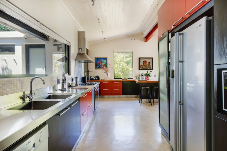 Lovely-Camps-Bay-Child-Friendly-Holiday-Rental