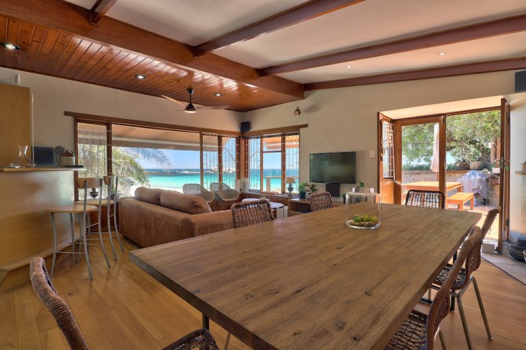 Clifton-Beach-Hosue-rentals