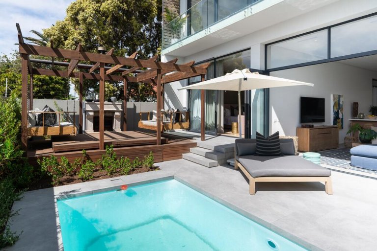Exterior - Pool