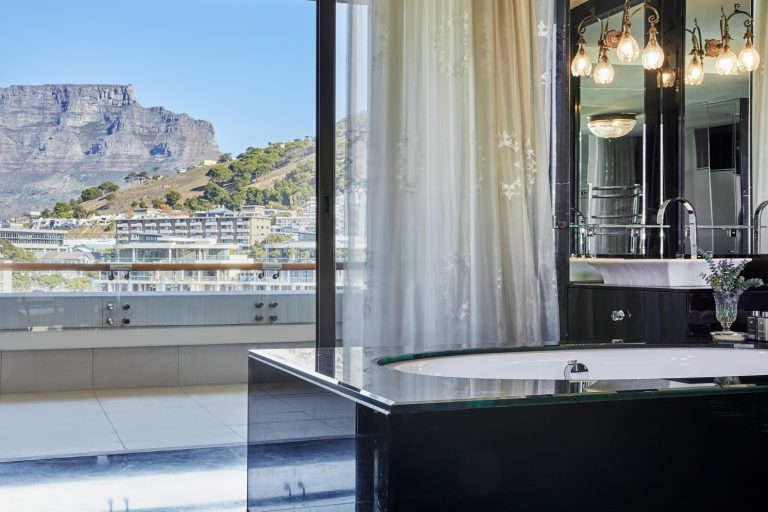 OO_CapeTown_Penthouse_MasterBedroom_EnSuiteBathroom_117