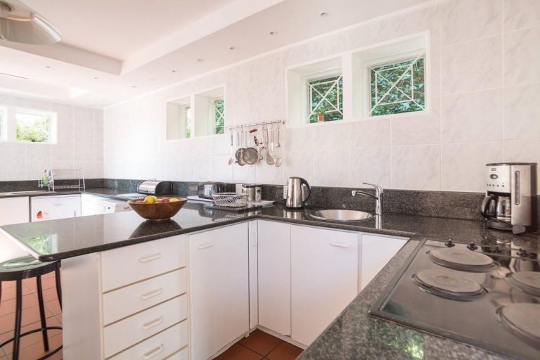Penelope Villa in Camps Bay - kitchen