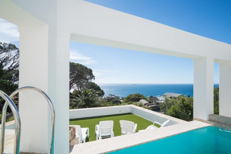 Penelope Villa in Camps Bay-pool