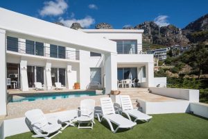 Penelope Villa in Camps Bay - pool and garden