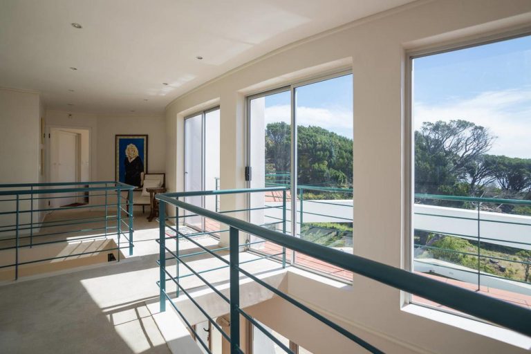 Penelope Villa in Camps Bay - top floor