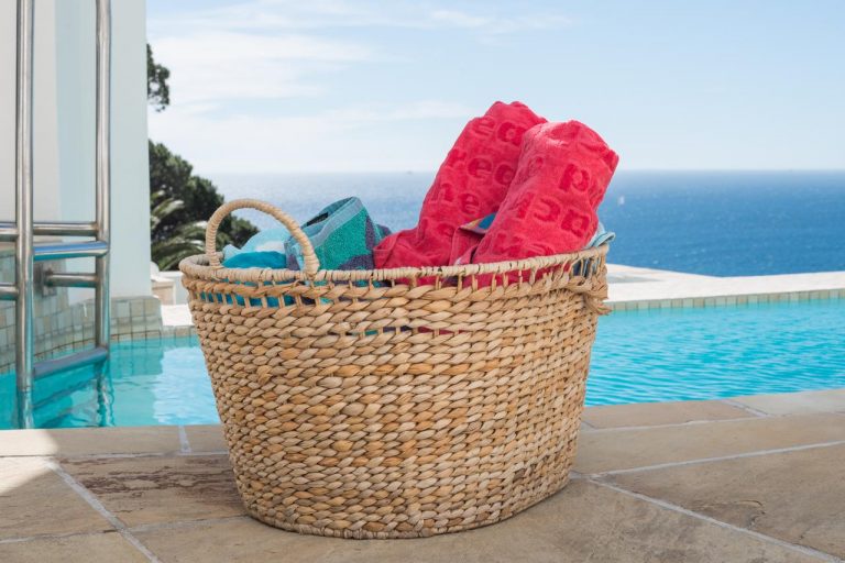 Penelope Villa in Camps Bay - towles at pool