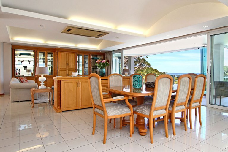 14THE MEADOWS - CAMPS BAY VILLA