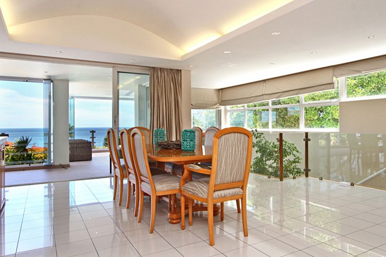 15THE MEADOWS - CAMPS BAY VILLA