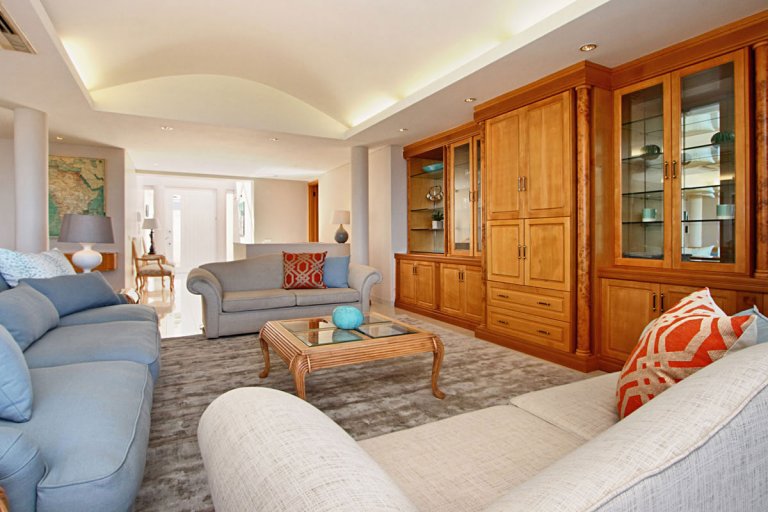 16THE MEADOWS - CAMPS BAY VILLA
