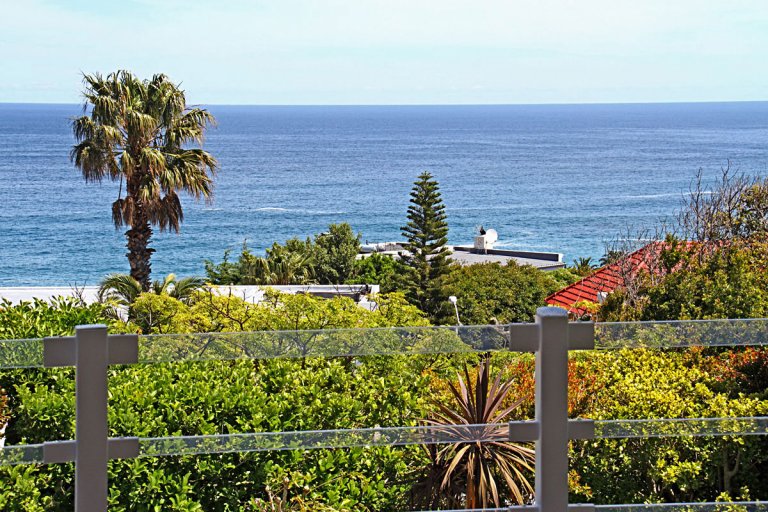 25THE MEADOWS - CAMPS BAY VILLA