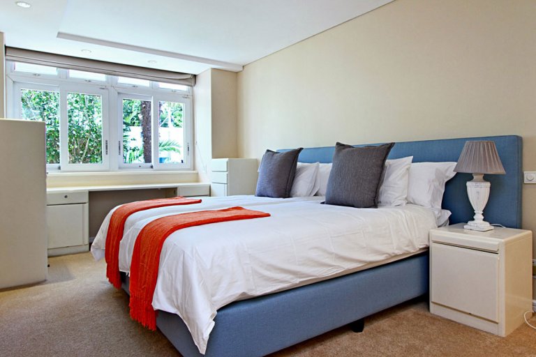 2THE MEADOWS - CAMPS BAY VILLA
