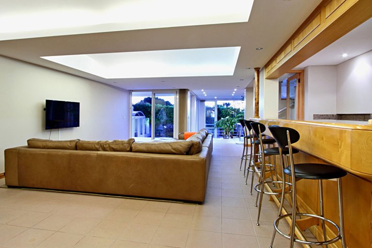 32THE MEADOWS - CAMPS BAY VILLA