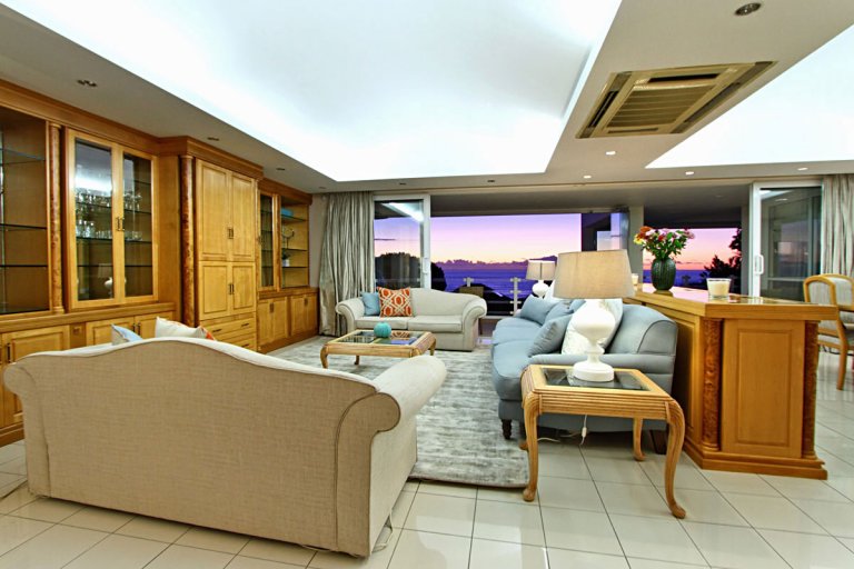 37THE MEADOWS - CAMPS BAY VILLA