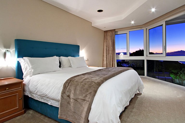 41THE MEADOWS - CAMPS BAY VILLA