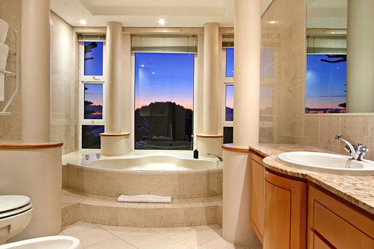 43THE MEADOWS - CAMPS BAY VILLA