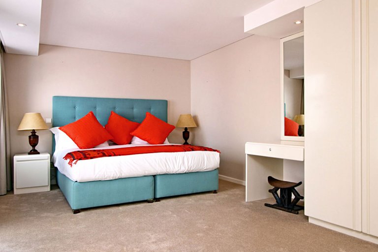6THE MEADOWS - CAMPS BAY VILLA