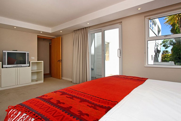 7THE MEADOWS - CAMPS BAY VILLA
