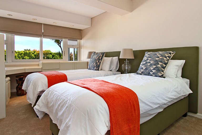 8THE MEADOWS - CAMPS BAY VILLA