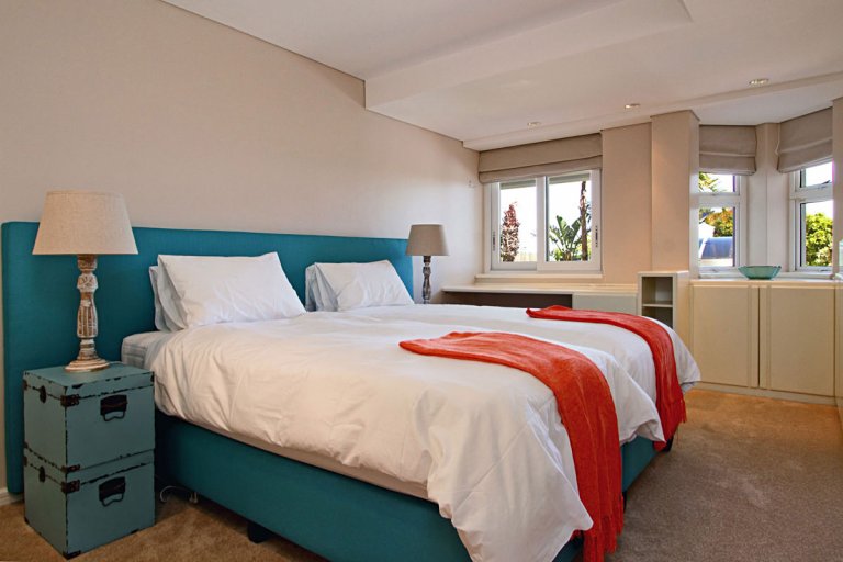 9THE MEADOWS - CAMPS BAY VILLA