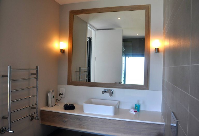 Bathroom-Cliffhanger-Garden Route