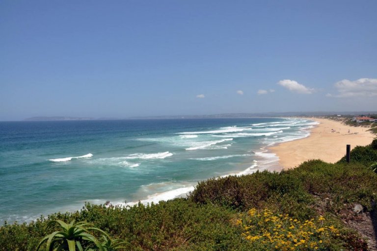 Beach views -The Cliffhanger Villa - Plettenberg
