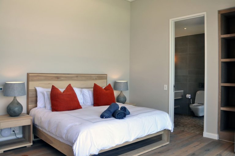 Bedroom-The Cliffhanger Villa - Plettenberg - Garden Route Villa