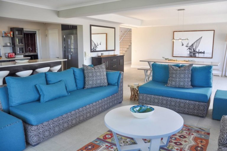 Bue Lounge area - Zenon Holiday Home in plettenberg