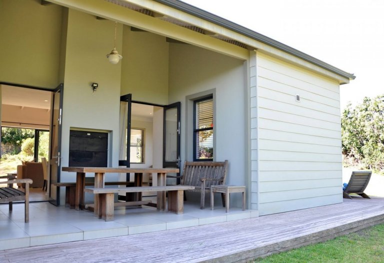 Cottage outdoor dining - Garden Route - self catering