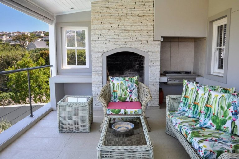 Downstairs BBQ and Braai - Zenong - Garden Route Holiday Accommodation