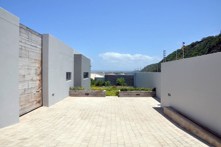 Driveway Entrance-The Cliffhanger Villa - Plettenberg Holidays