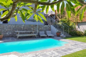 Lovely secluded garden, pool and flatlet in the garden route