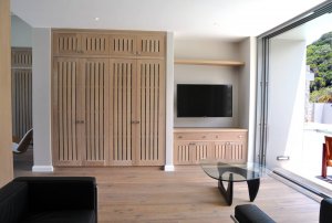 Master bedroom lounge-The Cliffhanger Villa - Plettenberg Rental