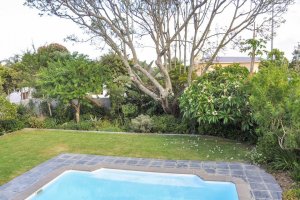 Plettenberg holiday apartment -The flatlet’s view into the beautiful garden