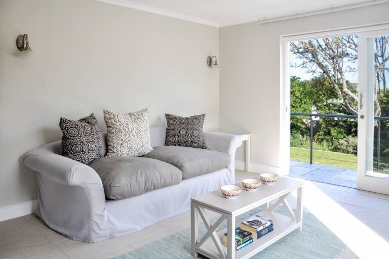 Self Catering home in Plettenberg -Living area into the garden