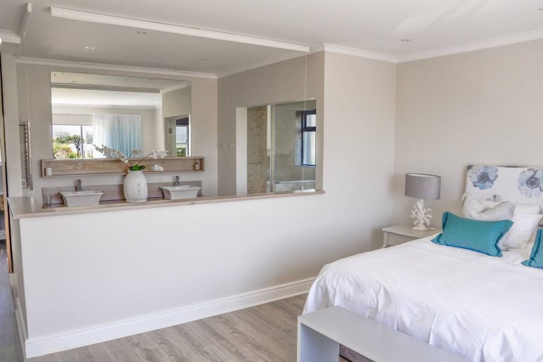 Villa Zenong - Garden Route accommodation - pets welcome