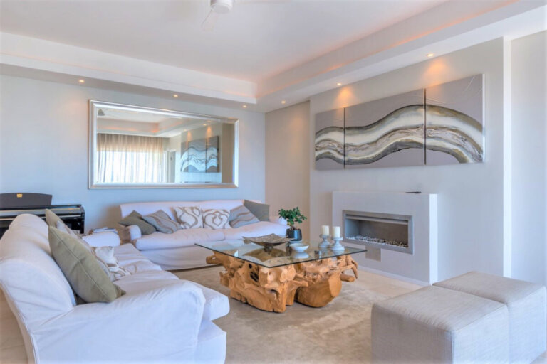 Captivating Views & Refined Comfort: Stern Luxury's Essence