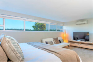 Stern Luxury 3-Bed Holiday Rental: Your Gateway to Coastal Elegance