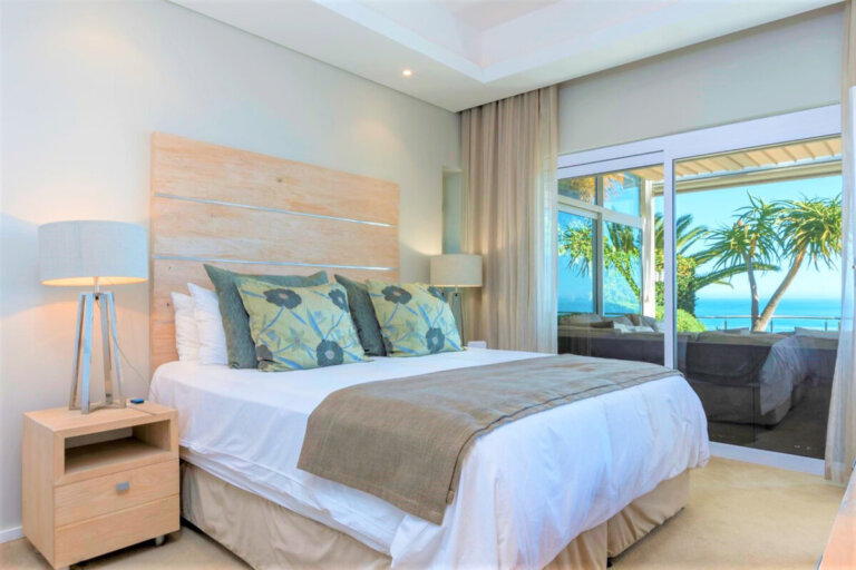 Seaside Bliss: Your Escape to Stern Luxury in Camps Bay