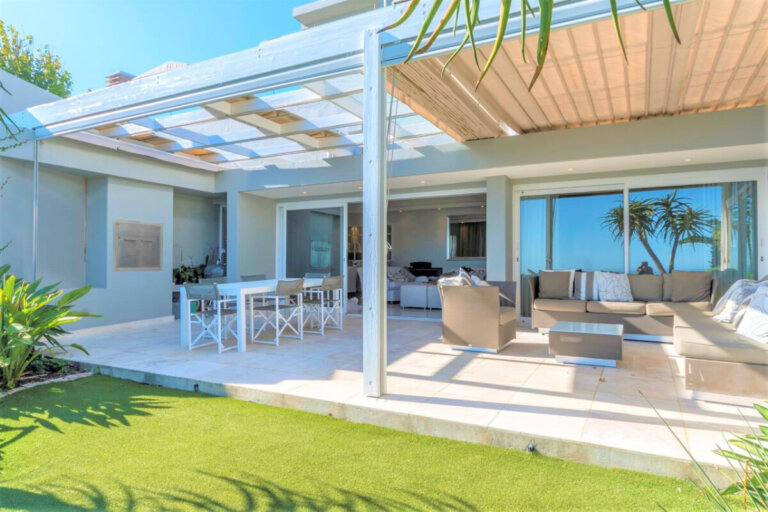 Seaside Escapade: Your Gateway to Stern Luxury in Camps Bay