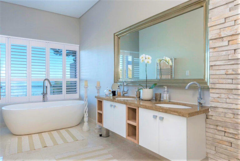Scenic Views & Refined Comfort: Stern Luxury Rental's Essence