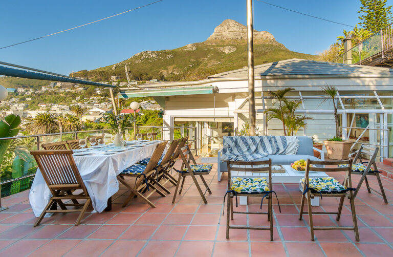 3-Balcony-deck-with-lions-head-1118-2-1-1200x784