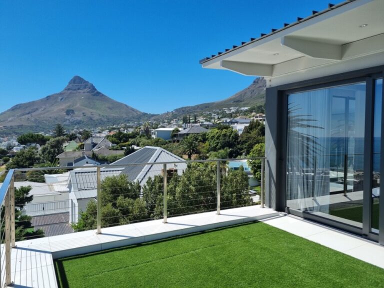 Amara Penthouse in Camps Bay - Lions Head Views from the private balncony