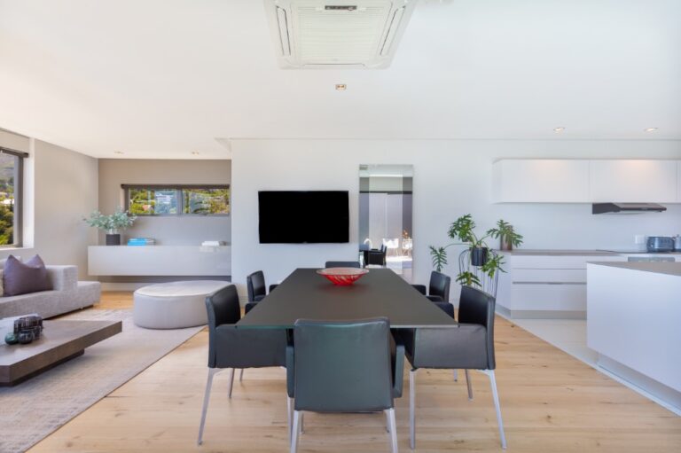 Amara Penthouse in Camps Bay - open plan dining are