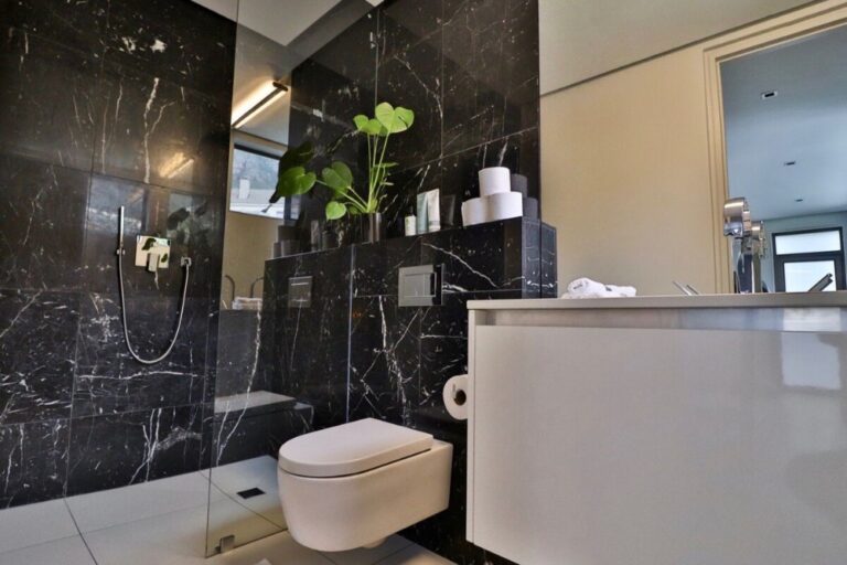 Amara Penthouse - main bathroom